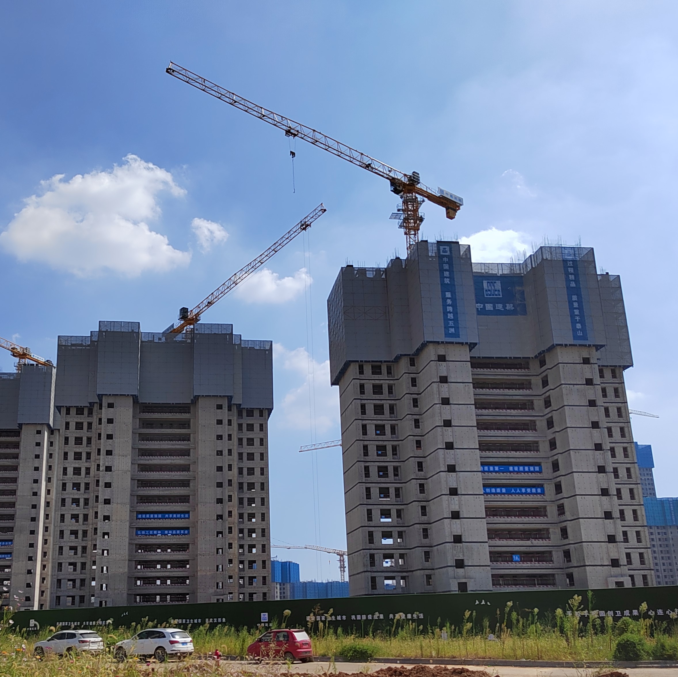 高層建筑的爬升式爬架有什么特點(diǎn)？