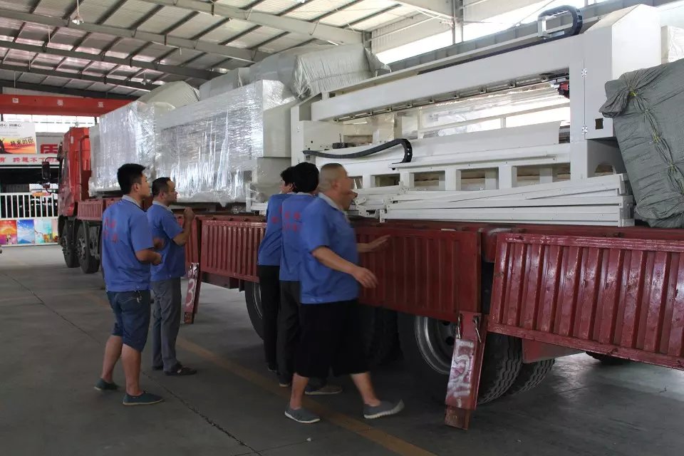 大型家紡公司裝車檢查中